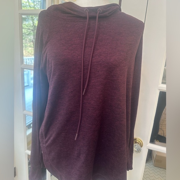 Athleta NWOT Pullover Hooded CYA Top Burgundy/Maroon Hoodie Thumb Holes M - Picture 3 of 11